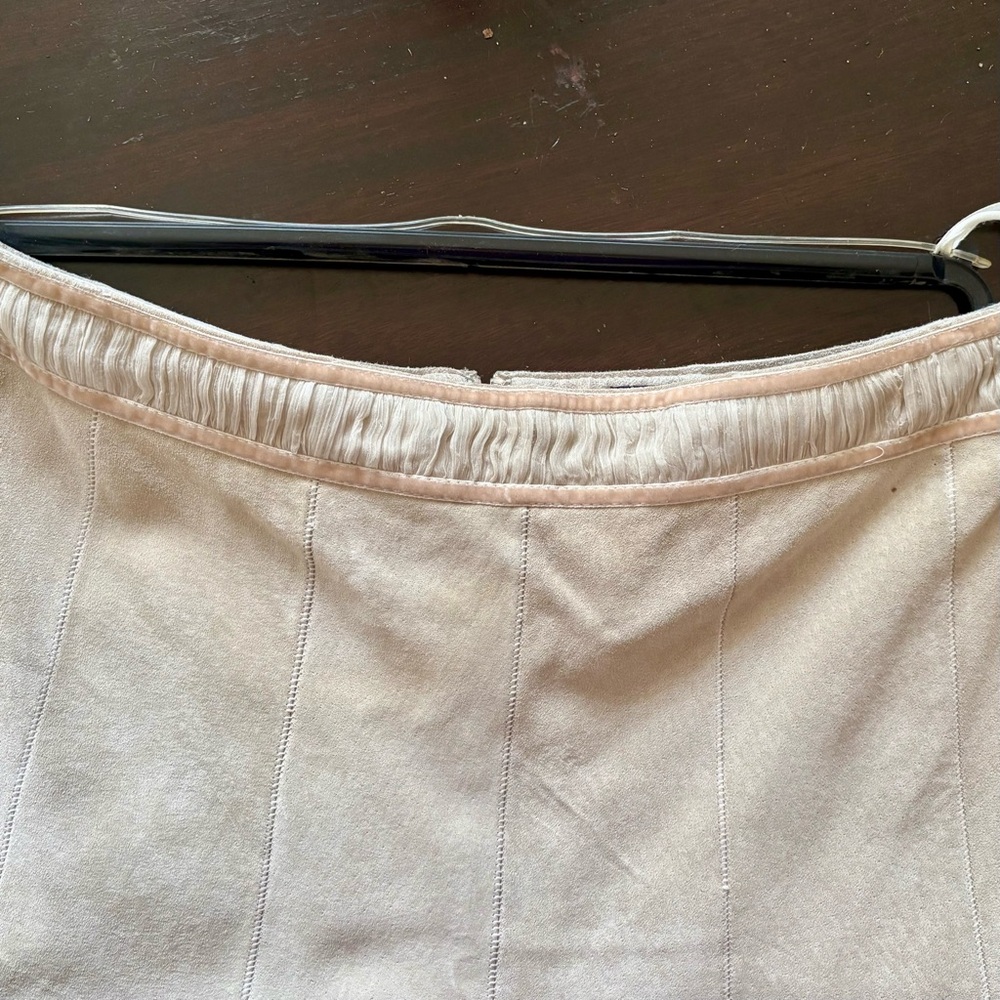 Cream Italian leather skirt with crepe and velvet details